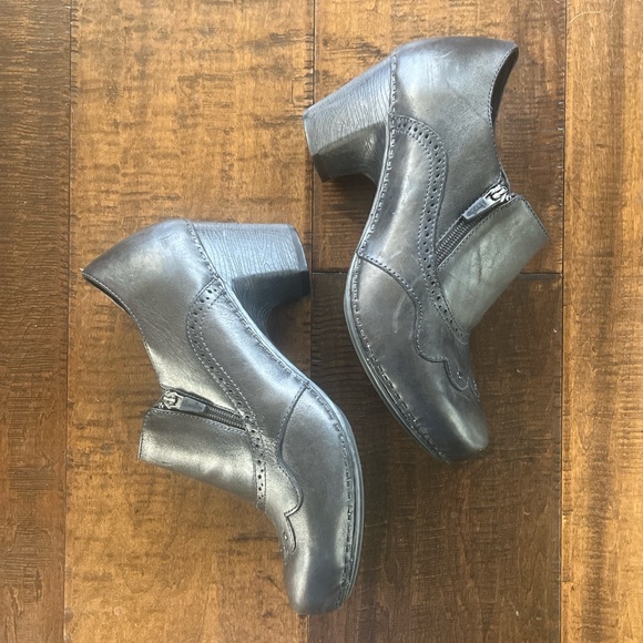 Dansko Nancy black leather clogs with scallop detail. US 10 EU 42 - Picture 3 of 7